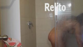 la hermana de santiago bañandose