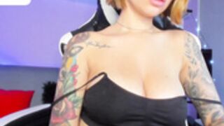 Emmaa_Hostt Boobs