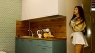 Coy_Amina handbra jumps on Day 264