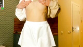 Coy_Amina handbra jumps on Day 264