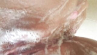 kylie cupcake  shower foam