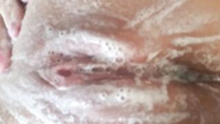 kylie cupcake  shower foam