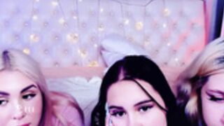 rgo_fat_princess is sex serviced by her 2 blonde maids