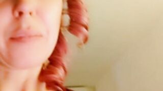 _Lucybonbon y amiga Cam4 17 Febrero 2022