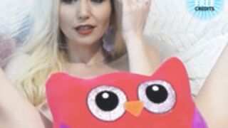 arina donne loves to show her boobs