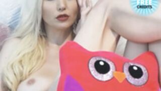 arina donne loves to show her boobs