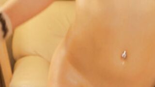 bettyhudson masturbates pussy