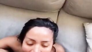 mujer luna bella mamando