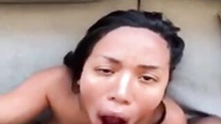 mujer luna bella mamando