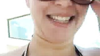 Adry casadinha na praia