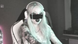 Coryhenryofficial 21022022 pussy & putt plug