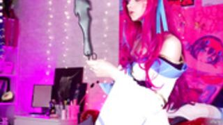 ahri shows her ass on the show(Holliwould_)