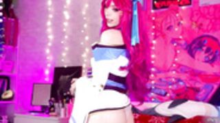 ahri shows her ass on the show(Holliwould_)