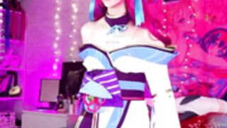 this ahri copslay is so cute (Holliwould_)