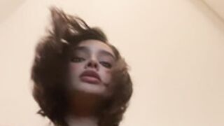 AlissonR OF Underboobs