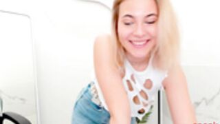 gloria_blush loves showing her tits 7/8