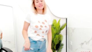 gloria_blush loves showing her tits 5/8