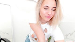 gloria_blush loves showing her tits 5/8