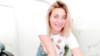 gloria_blush loves showing her tits 5/8