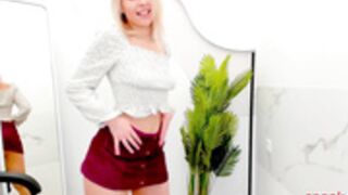 gloria_blush loves showing her tits 4/8