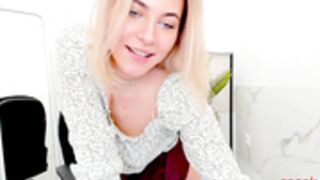 gloria_blush loves showing her tits 4/8