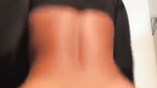 Manuela dildo ride and squirt