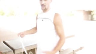 Kr1st1n3 N1c0l3 AW / muscles comparison