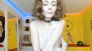 luna_del_angeliess 2022-03-18 (accidental boob flash)
