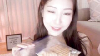 Hamtaroqueen Agrees to Marry Me for 20 Tokens