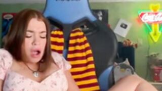 Gamer se masturba en vivo