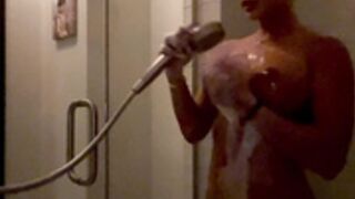 Devorah rollof OF shower routine 02