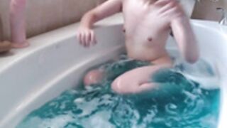 lunateeen bath squirts 2