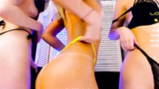 mikki_blush 2022-03-25 and friends