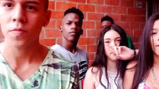 BAILE SEXY Y BESO ENTRE MUJERES (TERMINA SEXUAL)