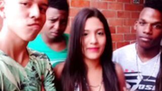 BAILE SEXY Y BESO ENTRE MUJERES (TERMINA SEXUAL)