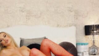 KylieClark show boobs for vipshow