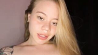 couplecurchez boobs show