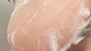Leticia reed & jaiane limma sex in the shower