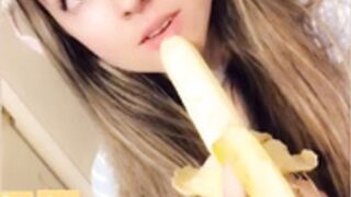 x_snowie_x Banana Fellatio