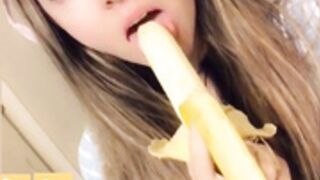 x_snowie_x Banana Fellatio