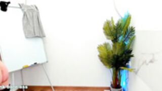 kali_coy 250422 no panty handstand hand panty