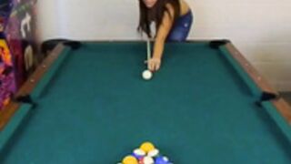 Brooke Avery does blowjob