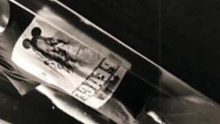 Un beau mec dans sa douche