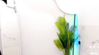 Kali_Coy handstands with mirror