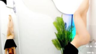 Kali_Coy handstands with mirror