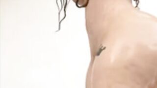 Elylabella wet twerking ass