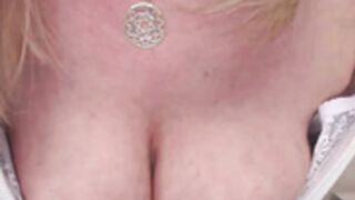 DoreenKiss cindyfantasy hot cleavage show