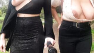 ShyGothExhib and PerridotsPalmtree flash tits in park