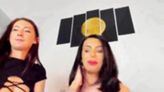 Moonamuslim with friend titty play