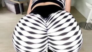 Yaela vonk shaking her big ass